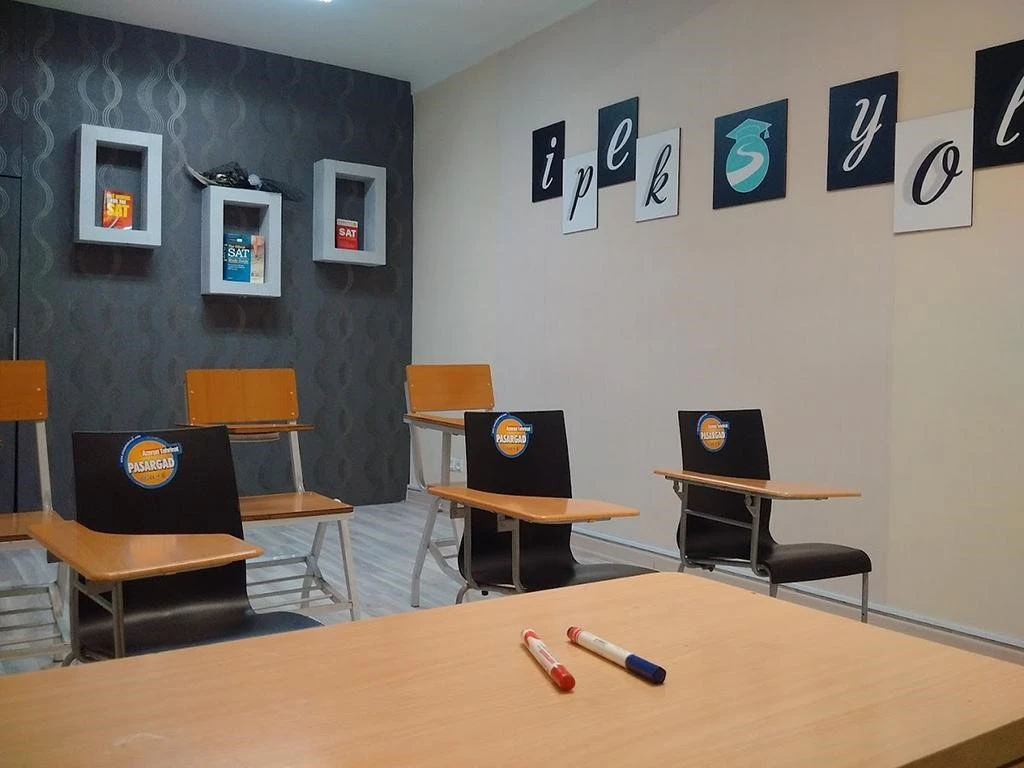 7 تا بهترین آموزشگاه آیلتس تبریز (IELTS): آنلاین، 100% تضمینی+ شهریه ⭐【آپدیت1404】✅ 11 آموزشگاه آیلتس تبریز ایپک یولو